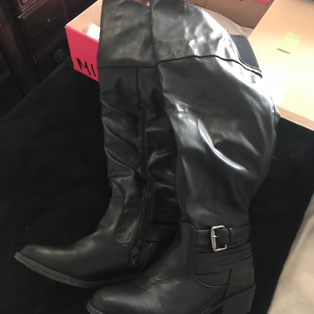 High knee black boots